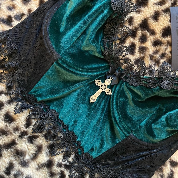 Widow Morphine Eyes Velvet Bra - Picture 3 of 6